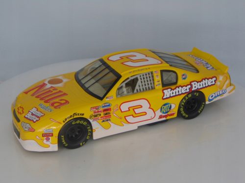  AKCIJA 2002 EARNHARDT JR #3 CHEVROLET MONTE CARLO NILLA VAFERS NASCAR 1:24